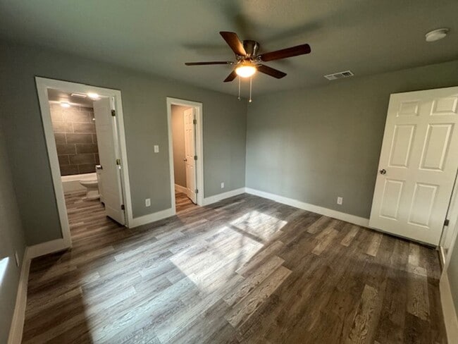 Building Photo - Move in June 10th 2025!! Beautiful  3 bedr...