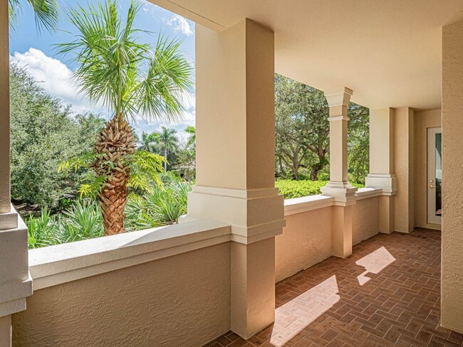 Building Photo - 801 N Swim Club Dr