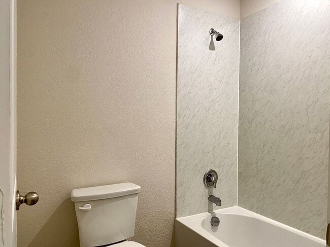 Building Photo - 5111 Knob Hl Dr