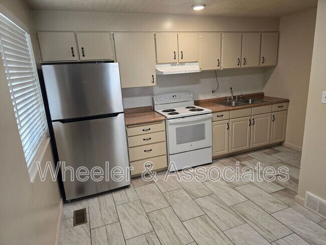 Building Photo - 3070 Eccles Ave