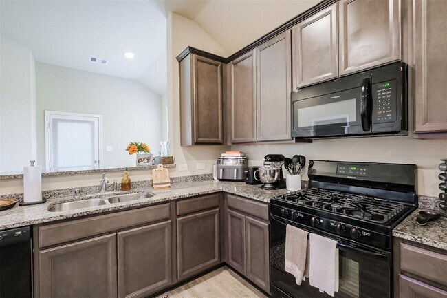 Building Photo - 14657 E Pine Heart Dr