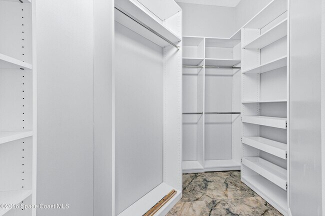Building Photo - 975 Wildwood Dr