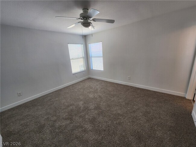 Building Photo - 138 E Cosmos Ct