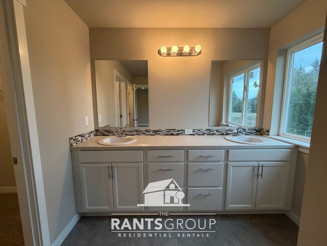 Building Photo - Leah's Landing