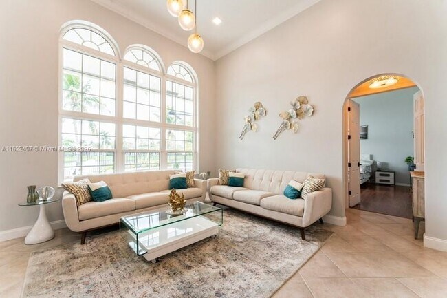 Building Photo - 2708 Meadowood Dr