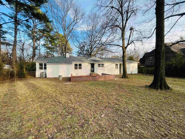 Building Photo - 329 Fairfield Cir