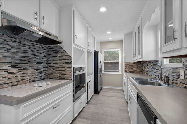 Building Photo - 3320 80th St