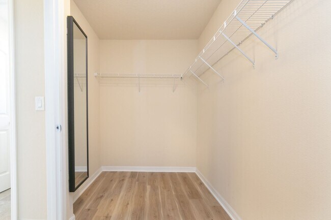 Building Photo - Stunning 4bed /3.5 bath Home For Rent at W...