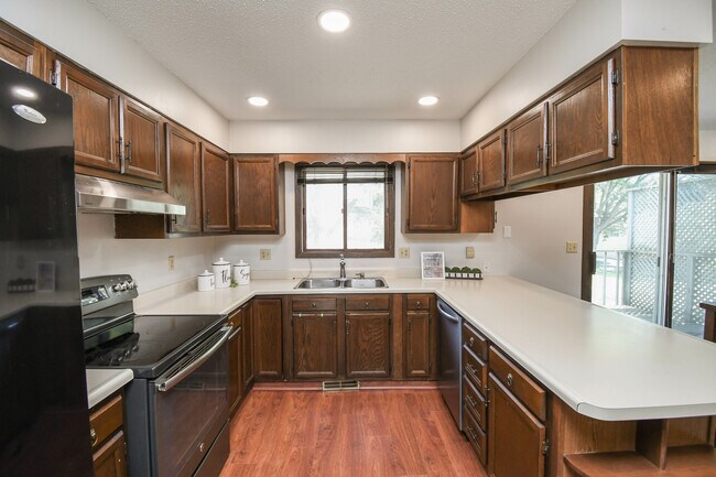 Building Photo - 4504 S Cliff Ave