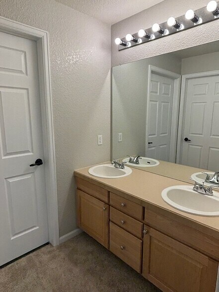 Master Bath - 3575 Boulder Cir