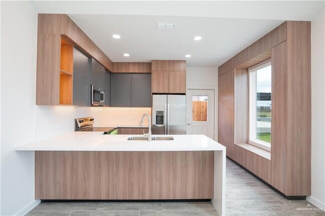 Building Photo - 28 Dragonfly St