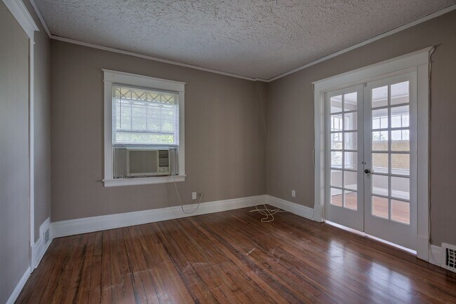 Building Photo - 3405 Dewey Ave