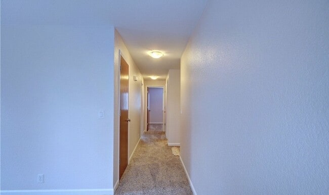 Building Photo - Charming 2 BR 2 Ba Apartment/Condo