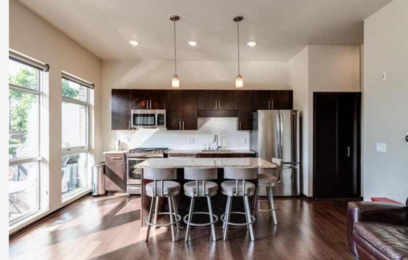 Building Photo - 803 E Mifflin St