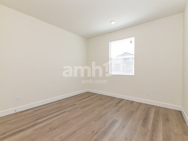 Building Photo - 20177 W Thomas Rd