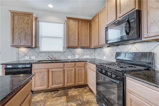 Building Photo - 741 Twisted Oaks Ln
