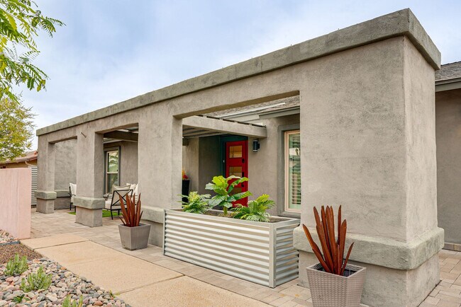 Building Photo - 2331 E Lupine Ave