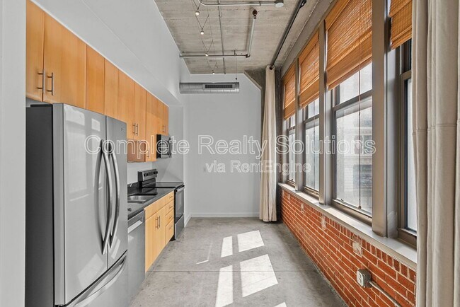 Building Photo - 1635 Washington Ave