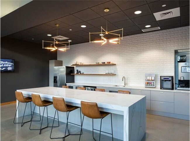 Building Photo - 420 W 3rd St