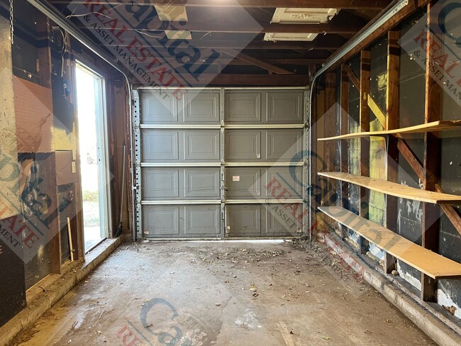 Building Photo - Cozy 2 Bedroom