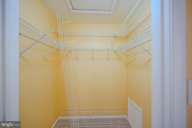 Building Photo - 3908 Grenwich Ln