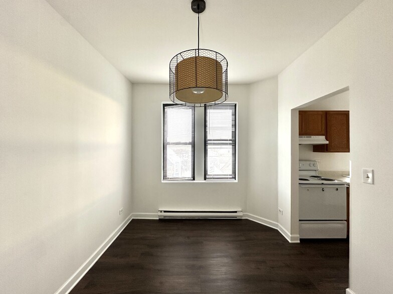 Building Photo - 3627 W Dickens Ave