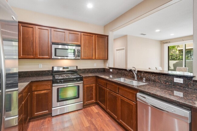 Building Photo - 3BR/3BA Folsom Condo with Fireplace + 2 Car Garage