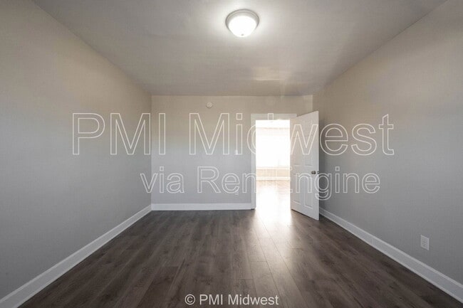 Building Photo - 5045 E 10th St