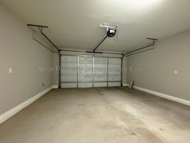 Building Photo - 5618 N 87th Dr