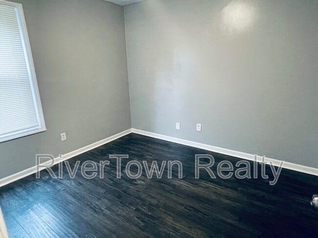 Building Photo - 6630 Embassy Cir