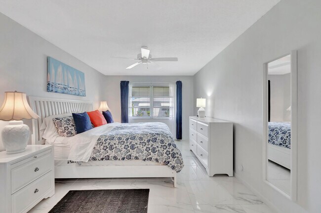 Building Photo - 1182 S Drive Cir