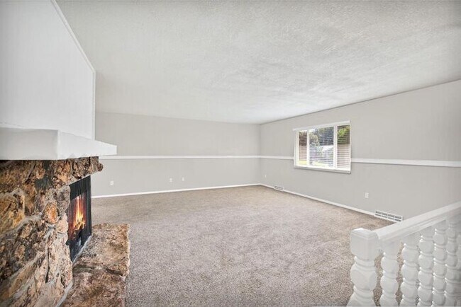 Building Photo - Spacious 5-Bedroom Home in Paradise Hills – North Grand Junction