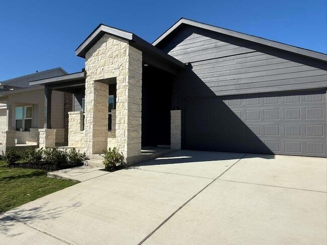 Building Photo - 577 Sormonne Lp