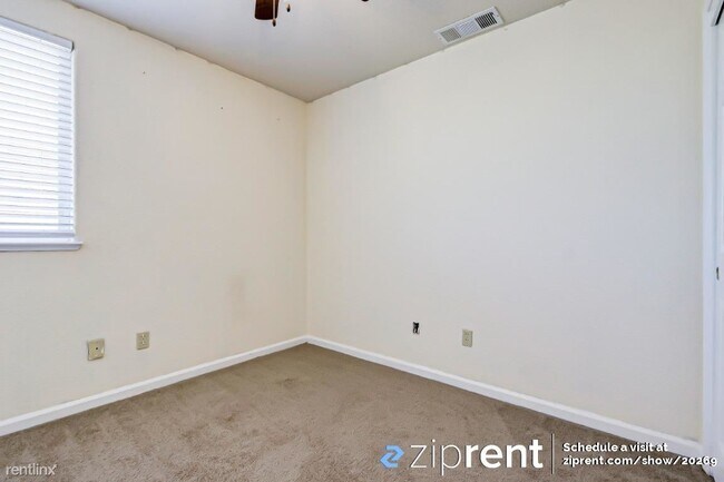 Building Photo - 5 br, 3 bath House - 1003 Sun Meadow Drive...