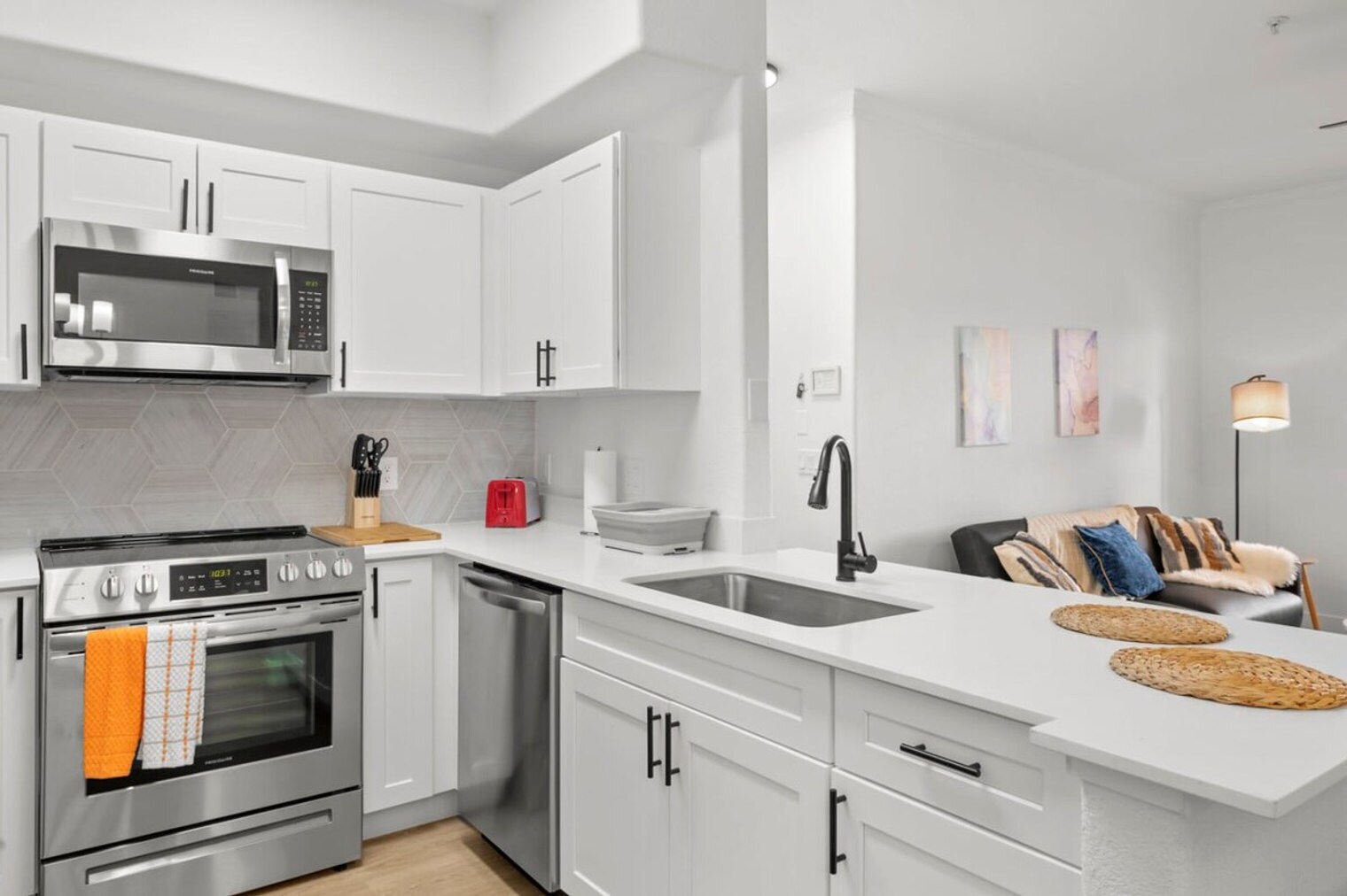 Building Photo - 875 W Pecos Rd