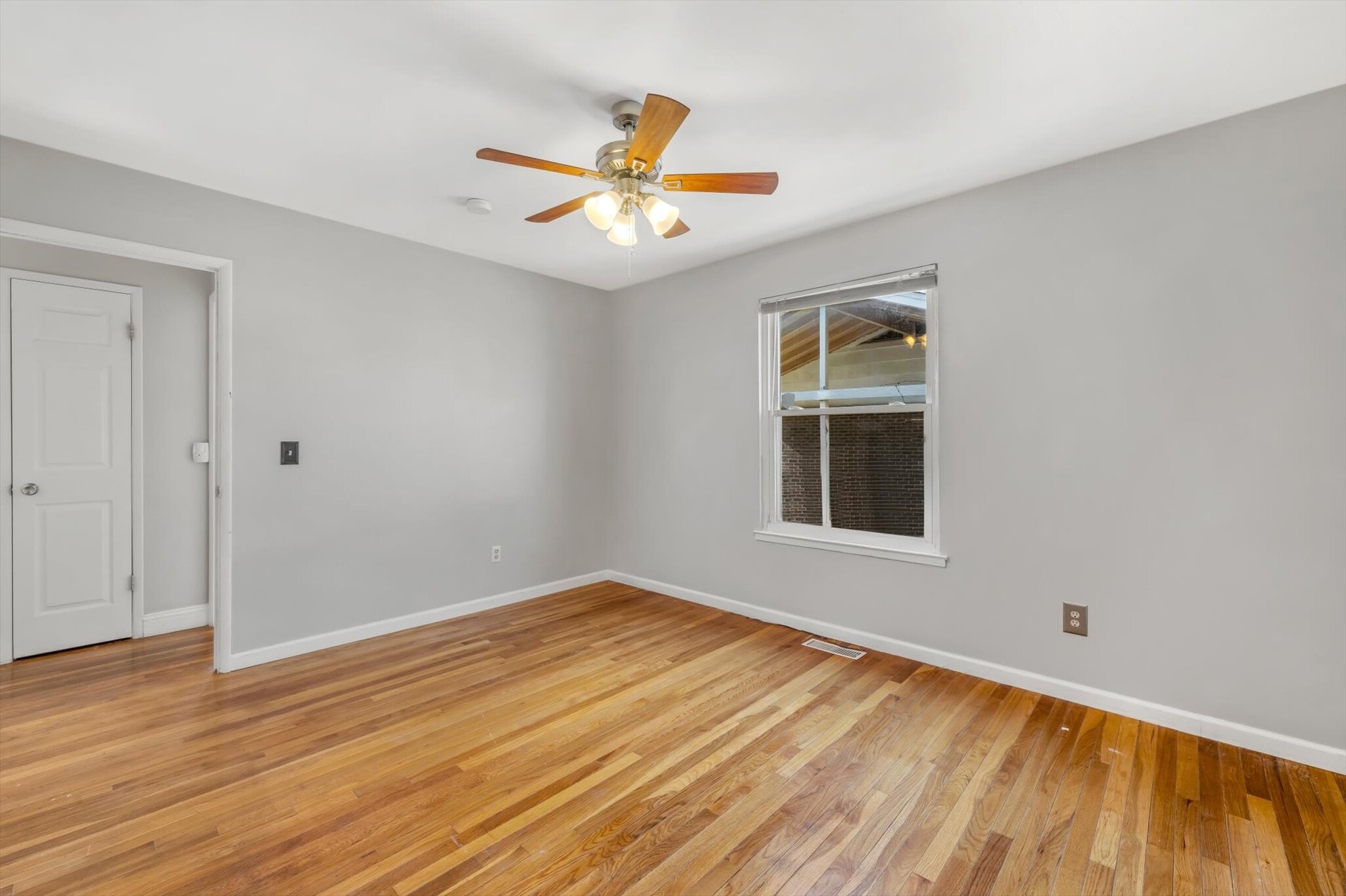 Building Photo - 1449 Coachway Ln