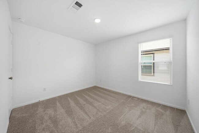 Building Photo - 10731 Sora Dr