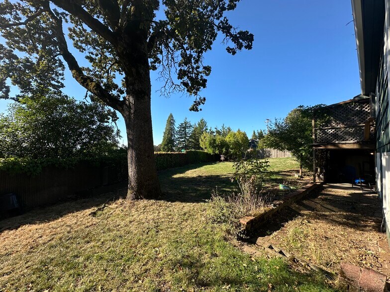 Building Photo - 12607 SW 64th Ave