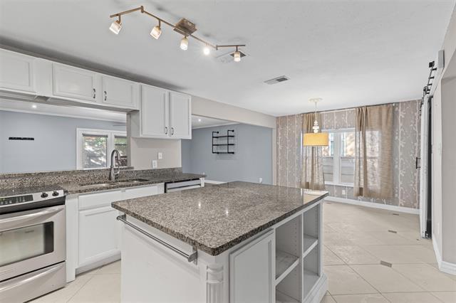 Building Photo - 2117 W Lotus Ave