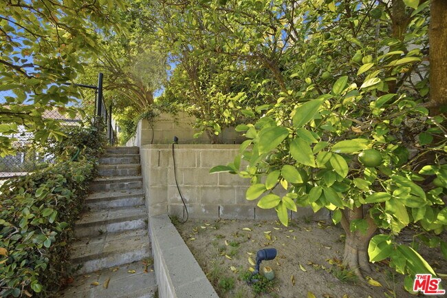 Building Photo - 2846 Royston Pl