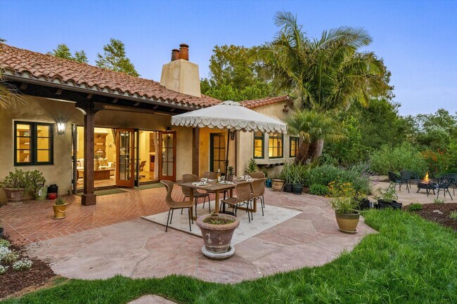 Building Photo - 4865 Vieja Dr