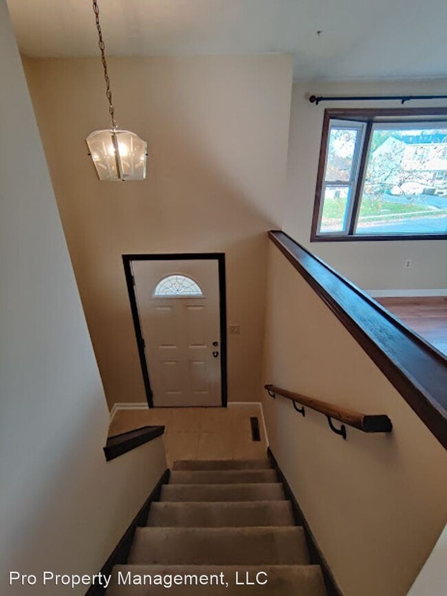 Building Photo - 3 br, 1.5 bath House - 77 Hitchcock Drive
