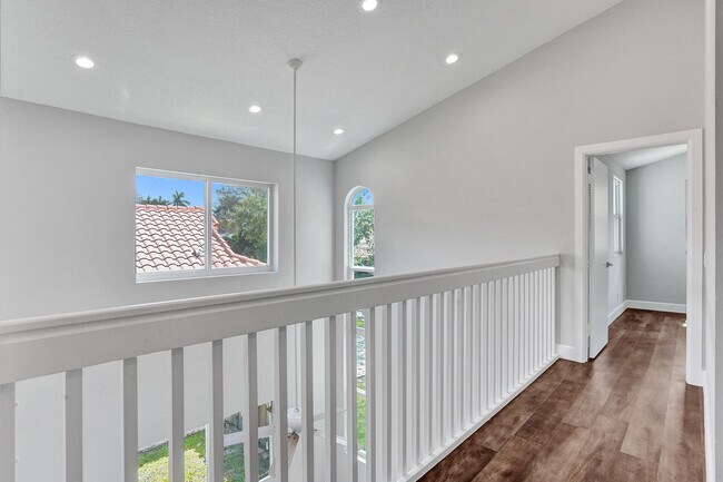 Building Photo - 9821 NW 5th Pl