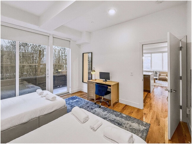 Building Photo - 236 W Thompson St