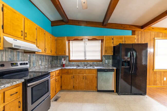 Building Photo - 630 Colonial Dr