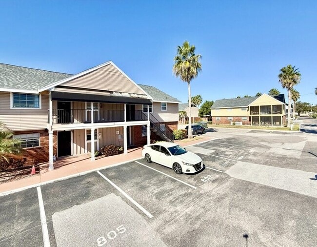 Building Photo - 200 Countryclub Drive - 808