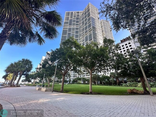 Building Photo - 475 Brickell Ave