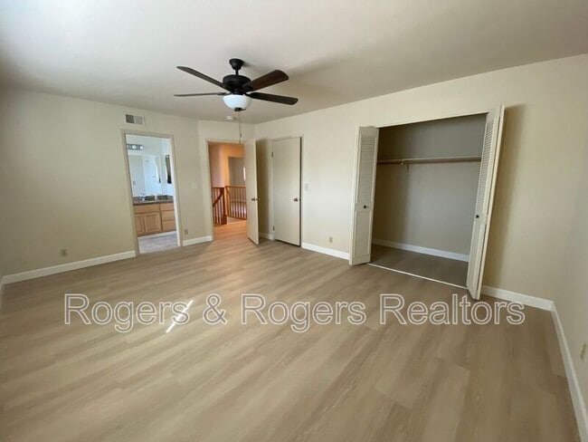 Building Photo - 1124 Song Ct