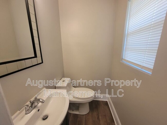 Building Photo - 3618 Audubon Pl