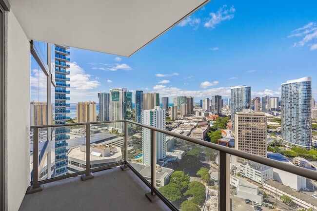 Building Photo - Fully furnished 1-bed, 1-bath, 1-parking a...